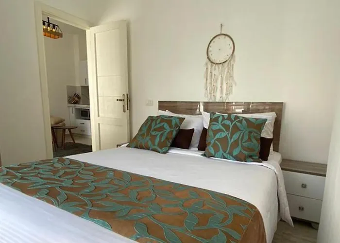 1 Bed - Balcony Pool Parking Apartment *